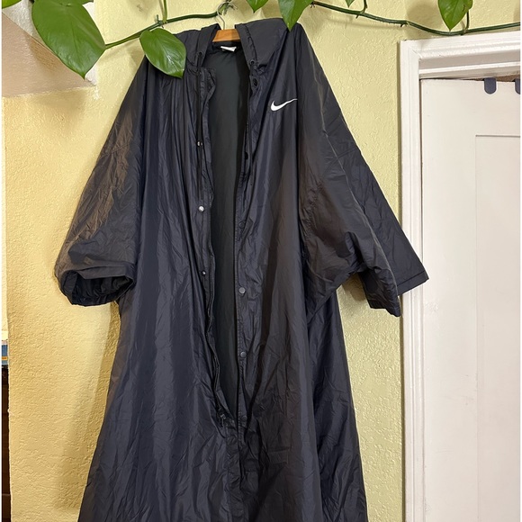 Raining long coats 🧥 - Picture 6 of 14